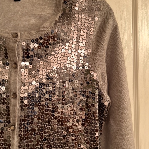 Front button sweater - Picture 4 of 5